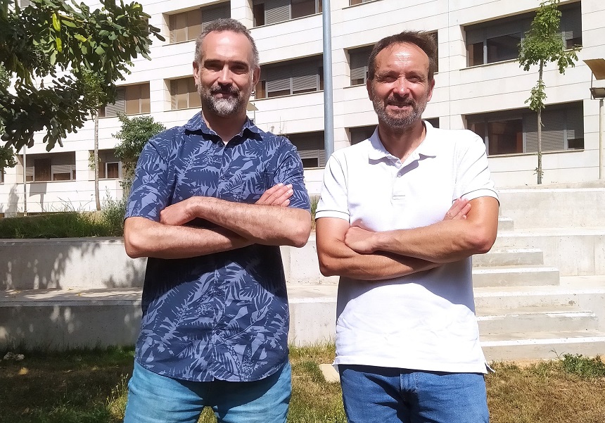 (De izquierda a derecha). Daniel Ballesteros Bargues (Departamento de Botánica y Geología) y Miguel Ángel Silvestre Camps (Departamento de Biología Celular, Biología Funcional y Antropología Física), ambos de la Universitat de València.